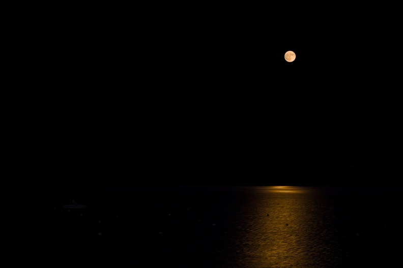 Lune sur le port de Carnac
